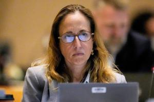 Top FDA drug official is trying to hire a friend who's seeking a bold new warning on antidepressants
